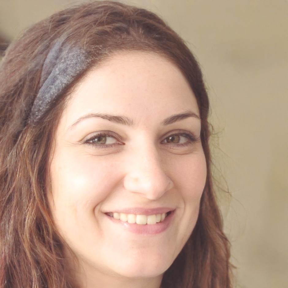 Dr. Sarah Weber - Franchise-Expertin